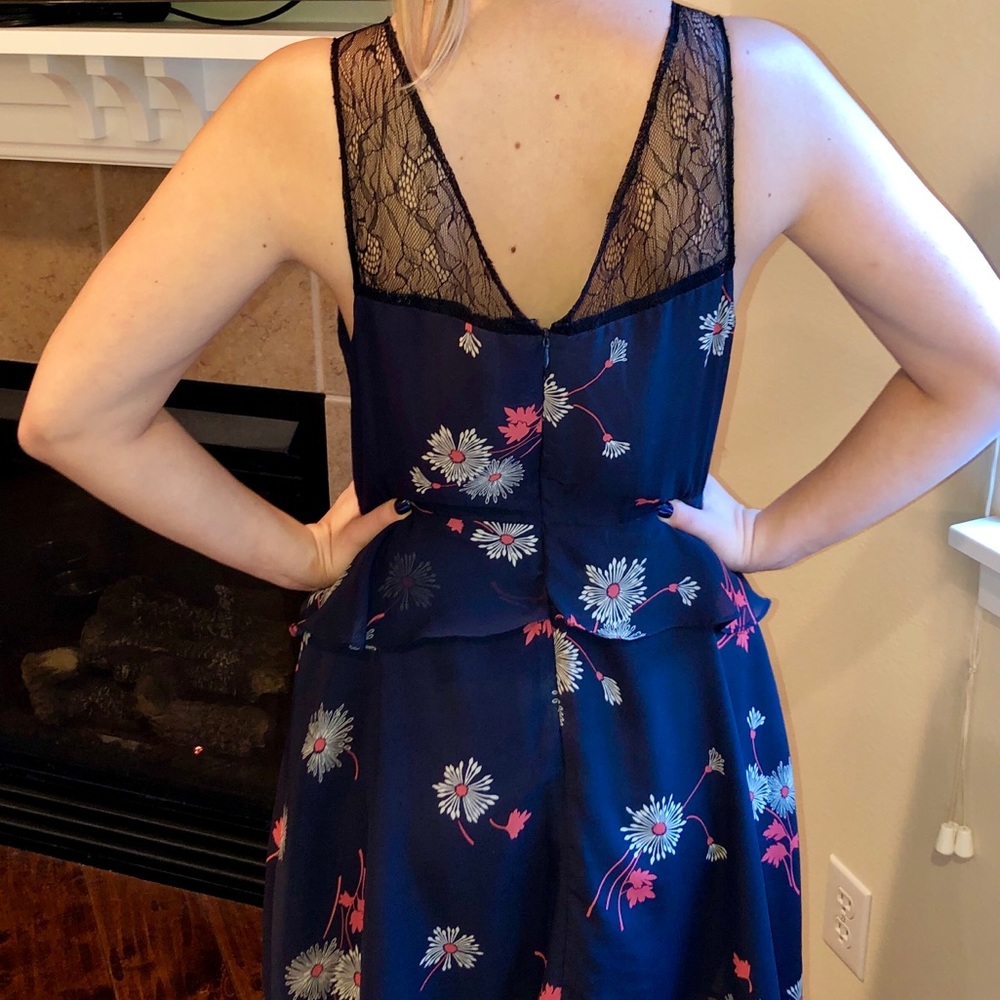 Lace and ruffled navy dress - Picture 2 of 4